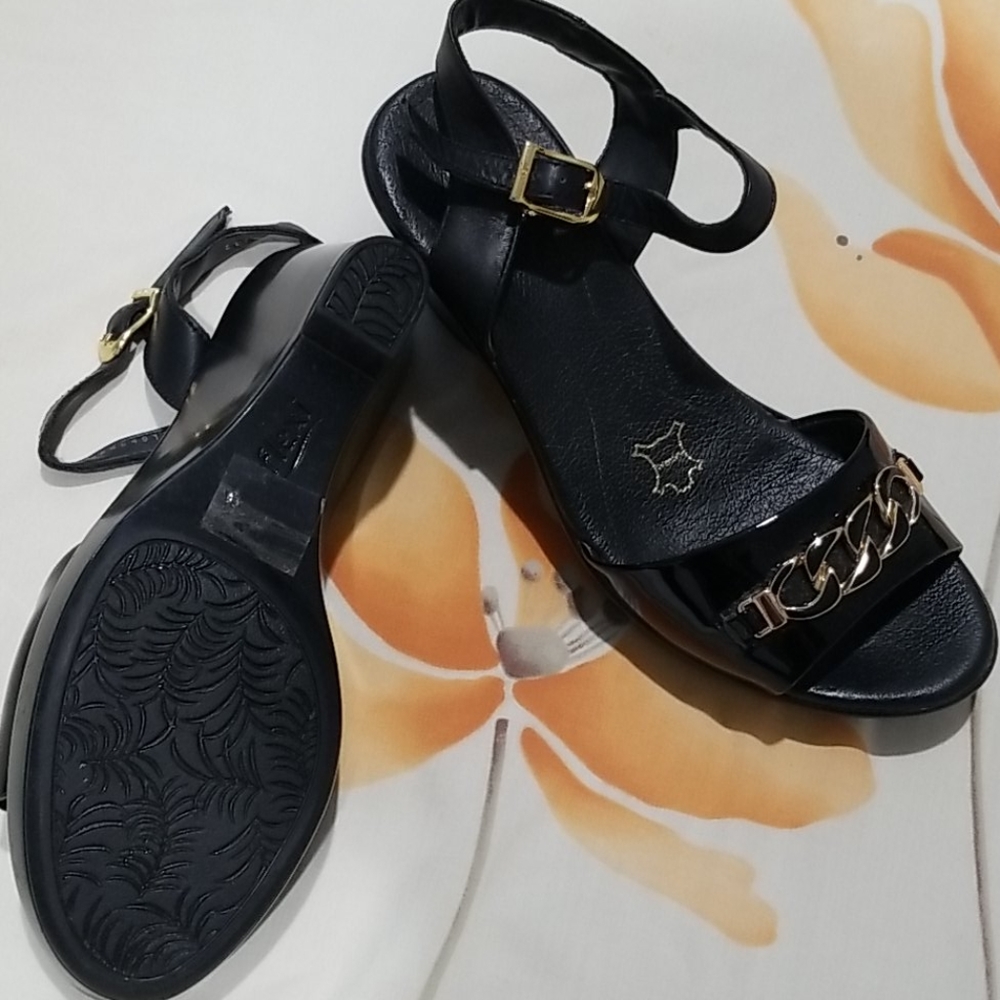 Us 8 - Sandals - Picture 3 of 7